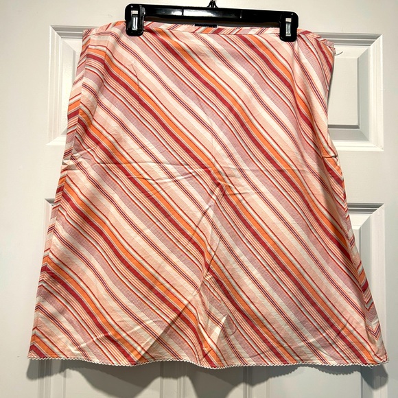 Abercrombie skirt.  Hits right at knee.  Fun summery pink/orange/blue stripe. - Picture 1 of 4